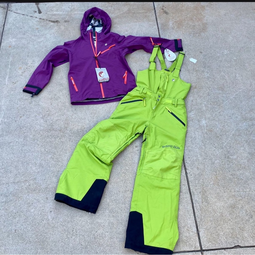 Kids size 12 Shred Dog waterproof snowboard jacket and bib overalls set. New!